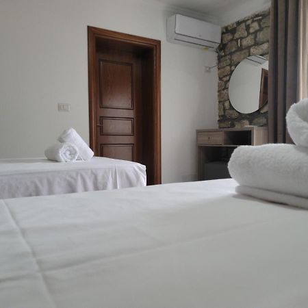 G&K Garden Hotel Berat Exterior photo