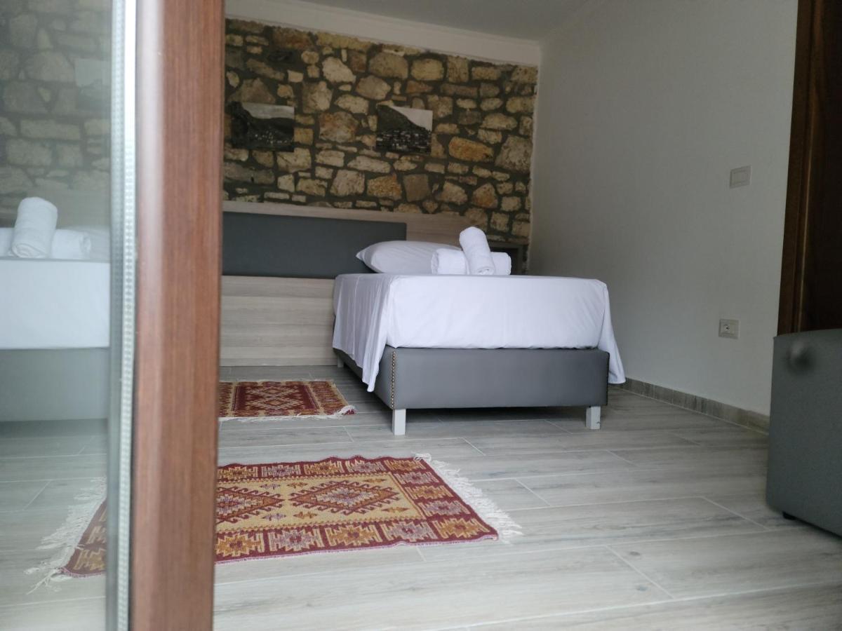 G&K Garden Hotel Berat Exterior photo