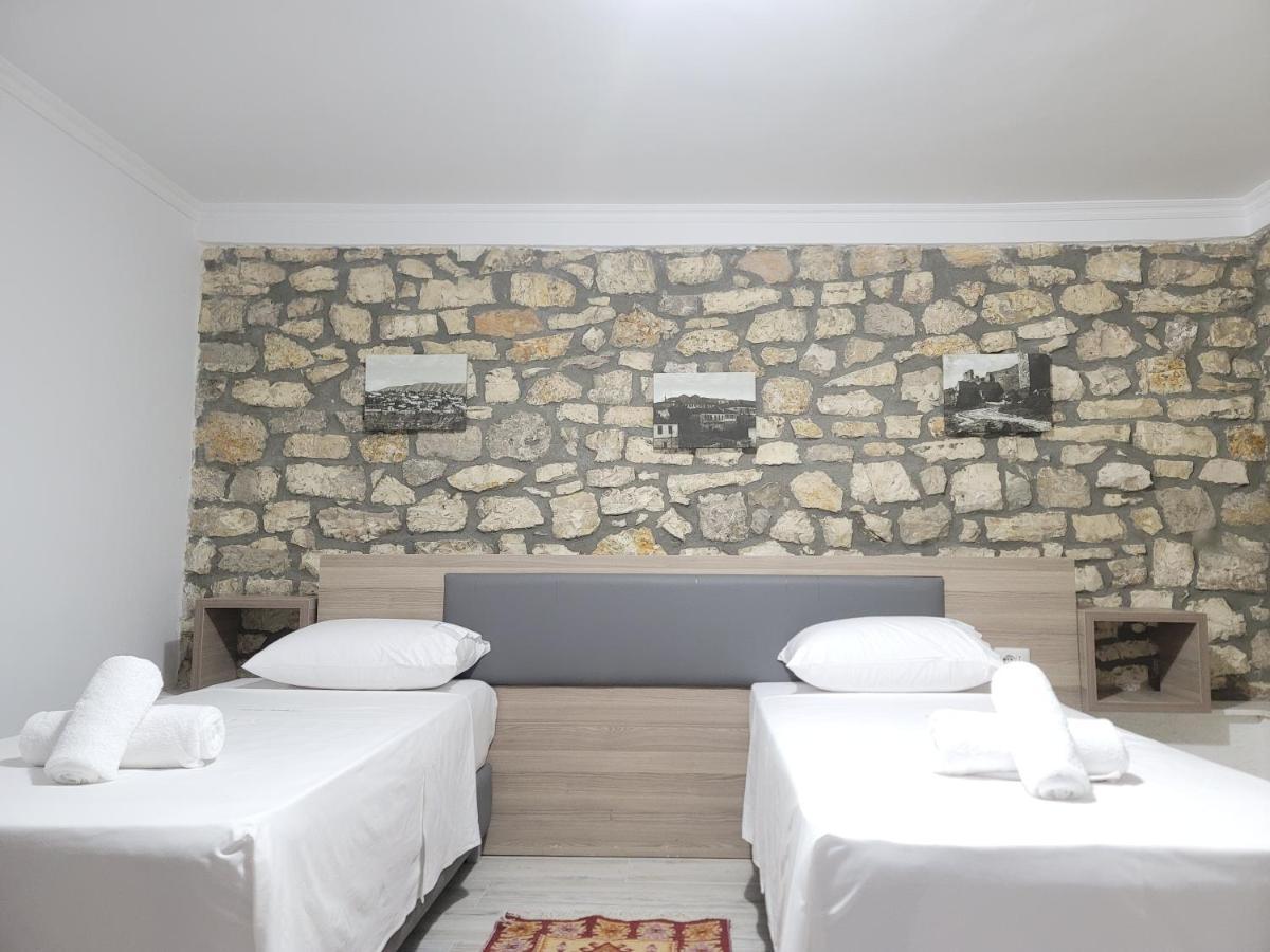 G&K Garden Hotel Berat Exterior photo